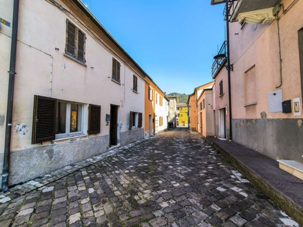 casa indipendente in vendita a Sassocorvaro Auditore in zona Mercatale