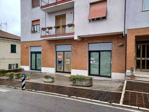 negozio in vendita ad Agugliano