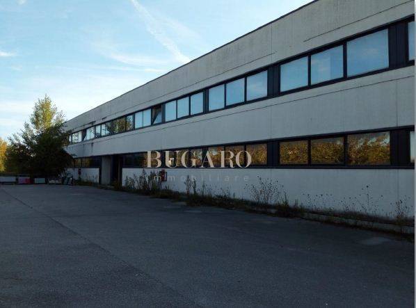 capannone in vendita ad Agugliano in zona la Chiusa