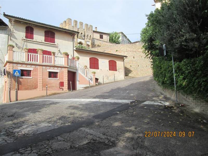appartamento in vendita ad Agugliano in zona Castel d'Emilio