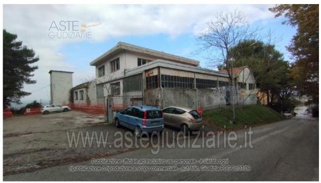 negozio in vendita ad Agugliano