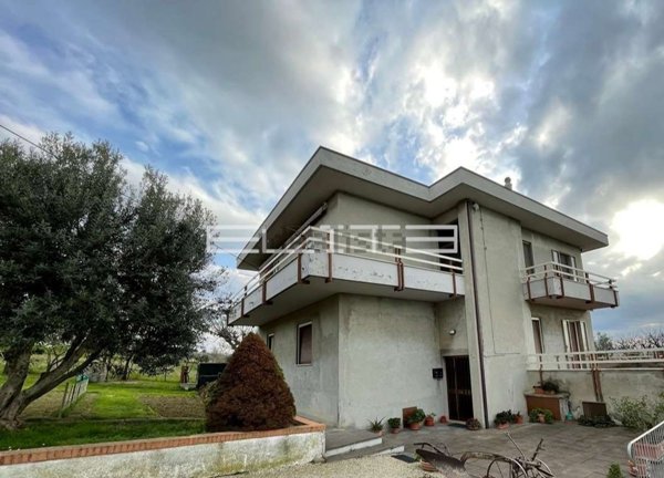casa indipendente in vendita ad Agugliano