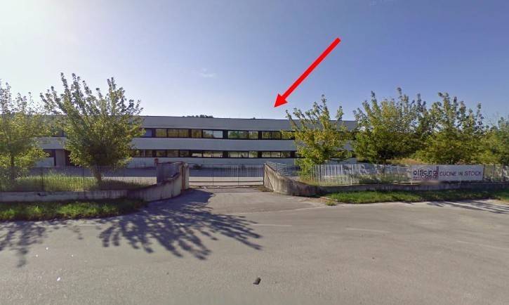 locale commerciale in vendita ad Agugliano