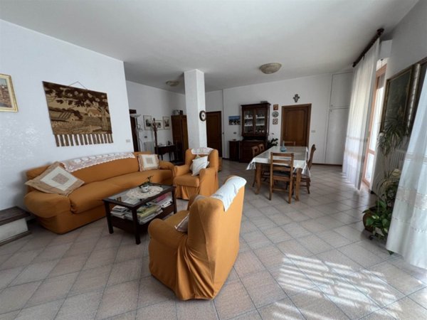 appartamento in vendita ad Agugliano in zona Castel d'Emilio