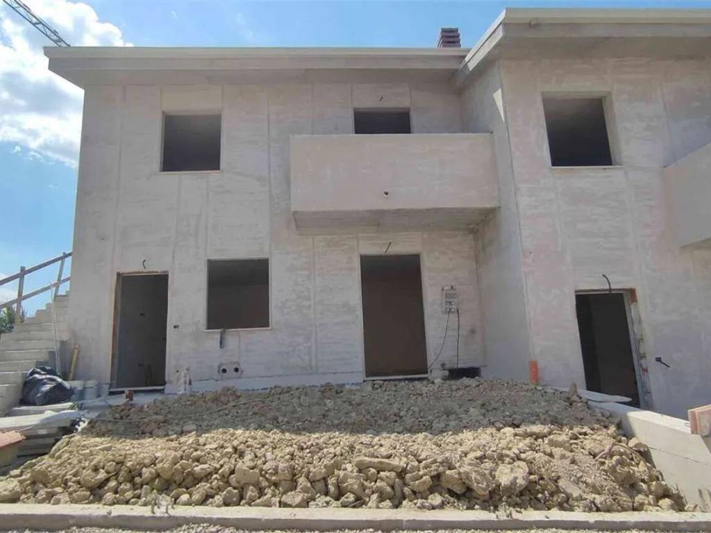 appartamento in vendita ad Agugliano in zona Castel d'Emilio