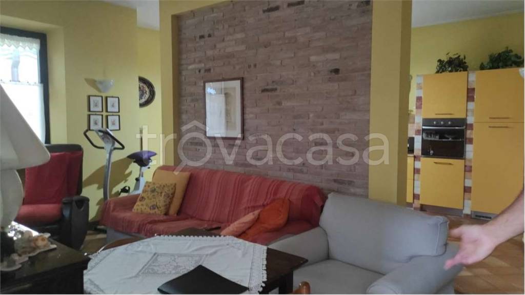 casa indipendente in vendita ad Agugliano in zona Castel d'Emilio
