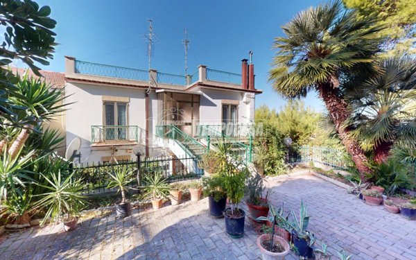 appartamento in vendita ad Agugliano in zona Castel d'Emilio