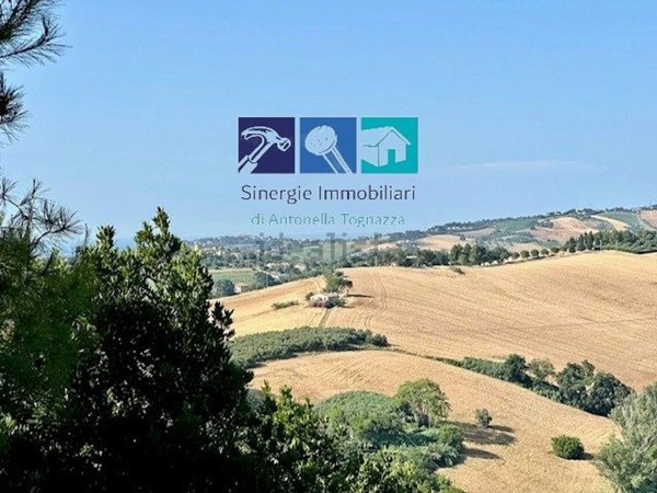 appartamento in vendita ad Agugliano in zona Castel d'Emilio