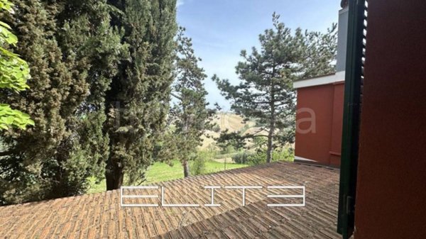 casa indipendente in vendita ad Agugliano in zona Castel d'Emilio