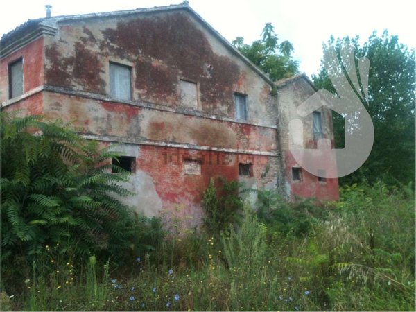 casale in vendita ad Agugliano in zona Castel d'Emilio