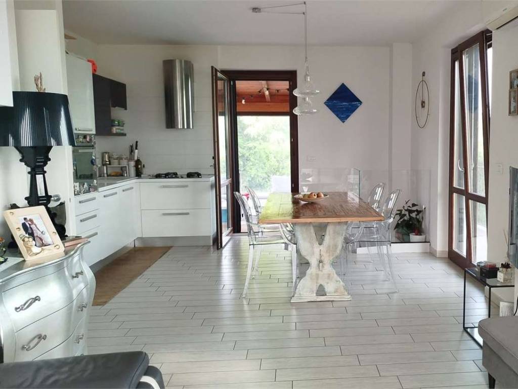 casa indipendente in vendita ad Agugliano in zona Castel d'Emilio