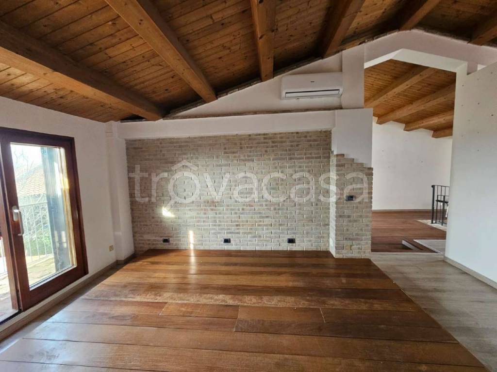 casa indipendente in vendita ad Agugliano in zona Castel d'Emilio