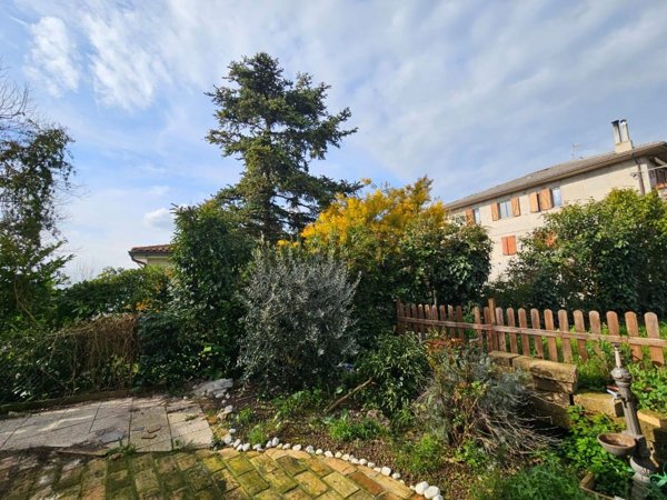 casa indipendente in vendita ad Agugliano in zona Castel d'Emilio