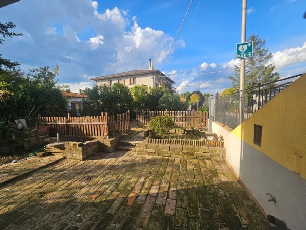 casa indipendente in vendita ad Agugliano in zona Castel d'Emilio