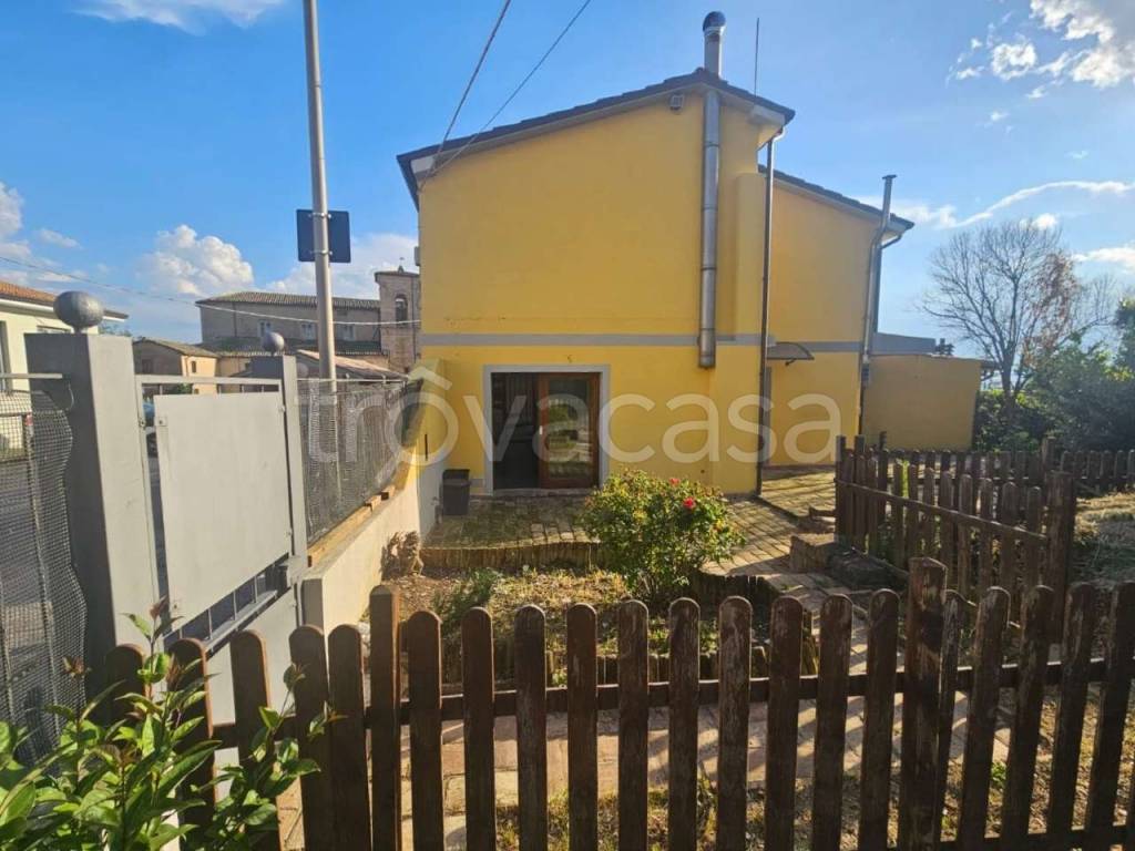 casa indipendente in vendita ad Agugliano in zona Castel d'Emilio