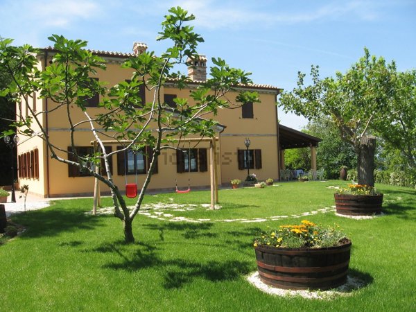 casale in vendita ad Agugliano