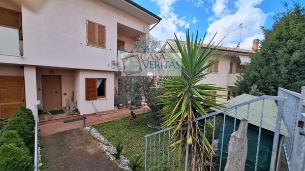 casa indipendente in vendita ad Agugliano in zona Castel d'Emilio