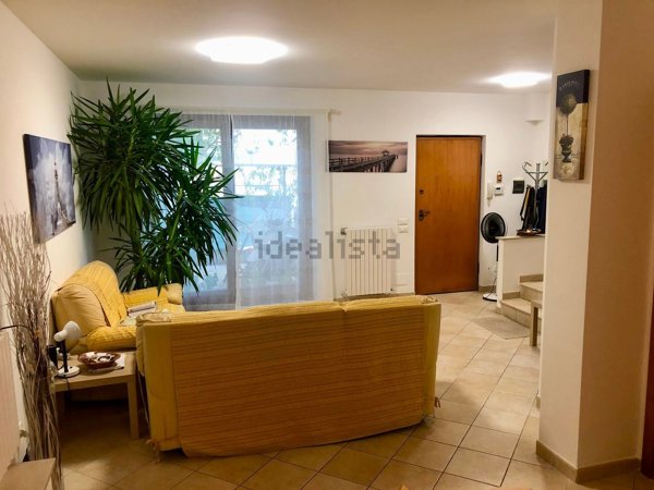appartamento in vendita ad Agugliano in zona Castel d'Emilio