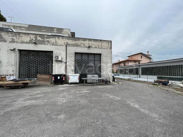 appartamento in vendita ad Ancona in zona Candia