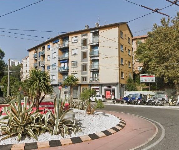 negozio in vendita ad Ancona in zona Piano San Lazzaro