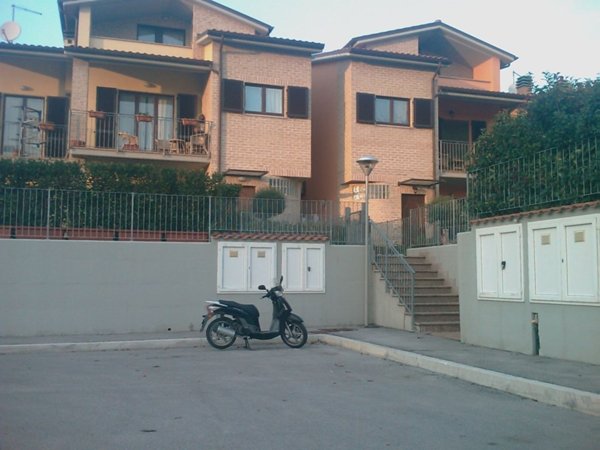 casa indipendente in vendita ad Ancona in zona Gallignano