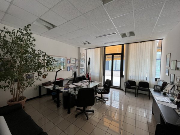 ufficio in vendita ad Ancona in zona Piano San Lazzaro