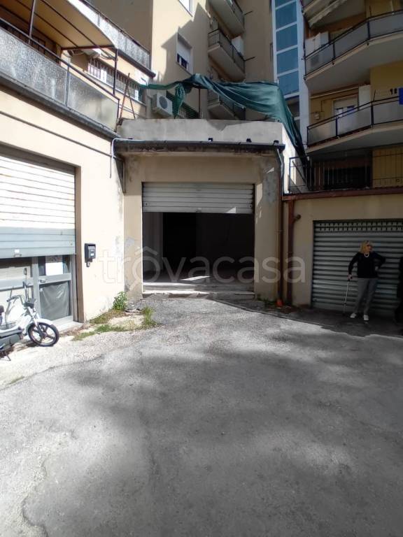 locale di sgombero in vendita ad Ancona in zona Piano San Lazzaro