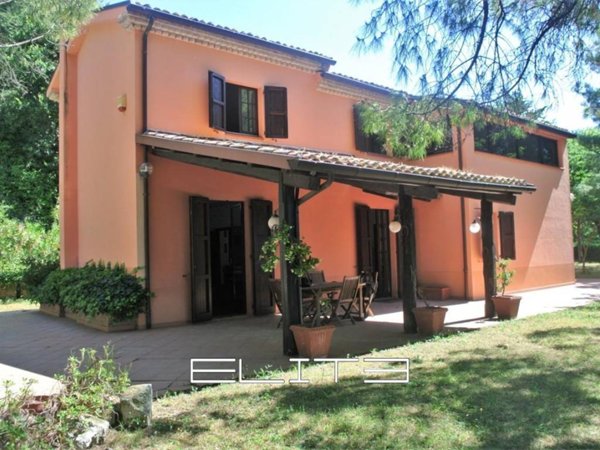 casa indipendente in vendita ad Ancona in zona Poggio d'Ancona