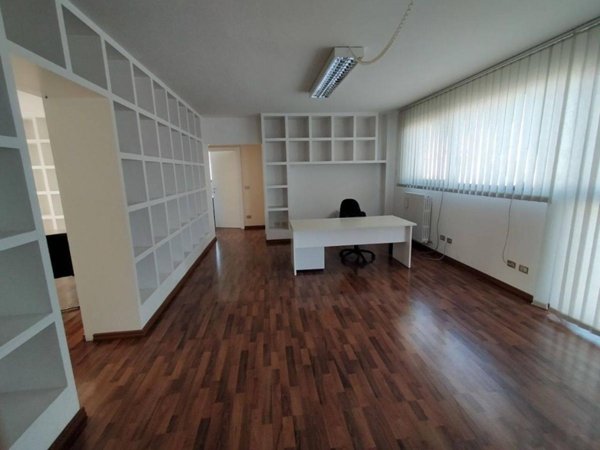 ufficio in vendita ad Ancona in zona Torrette