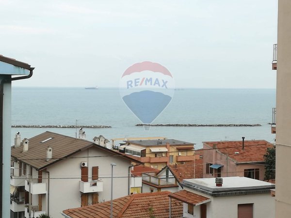 appartamento in vendita ad Ancona in zona Palombina Nuova