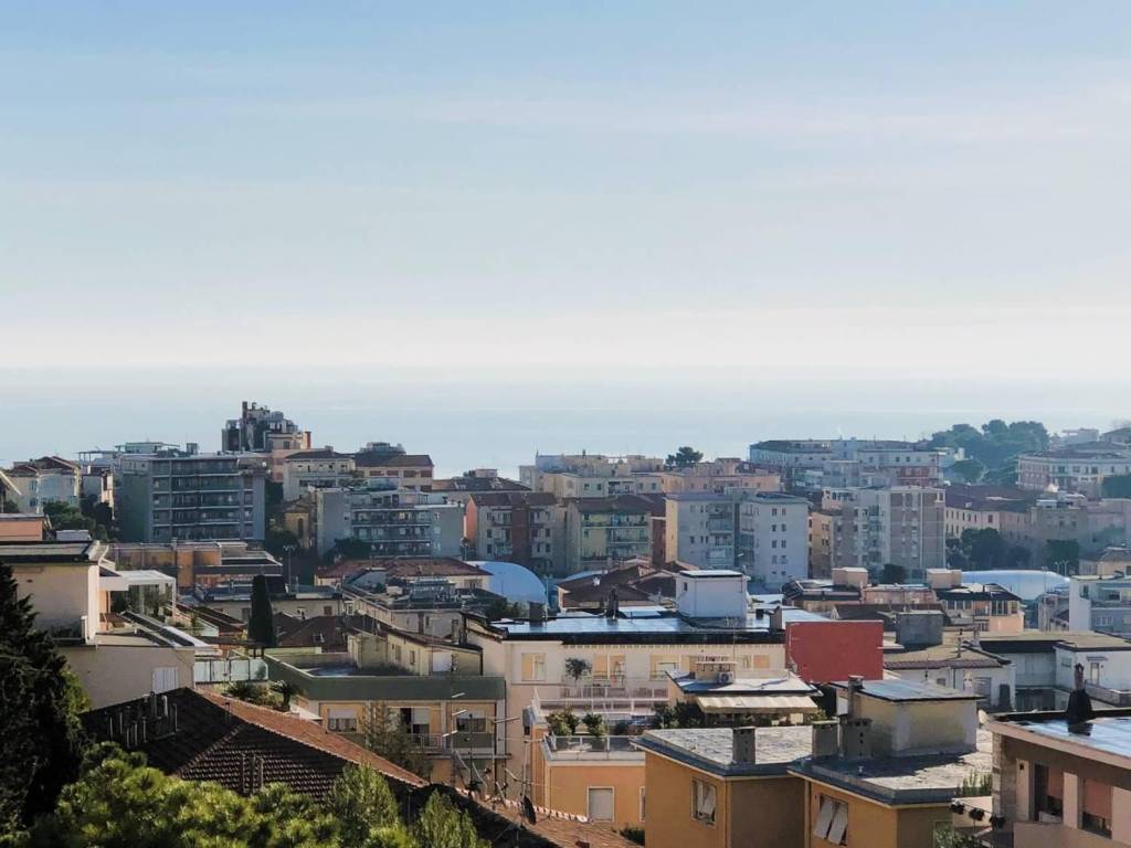 appartamento in vendita ad Ancona in zona Adriatico