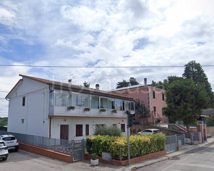 casa indipendente in vendita ad Ancona in zona Sappanico