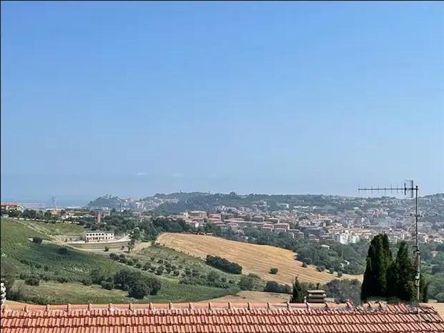 appartamento in vendita ad Ancona in zona Piano San Lazzaro