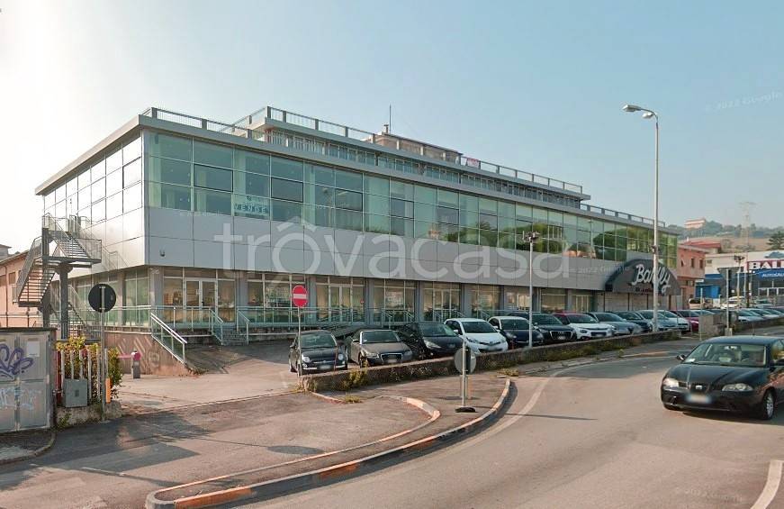 negozio in vendita ad Ancona in zona Candia