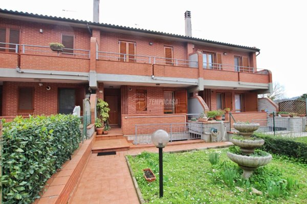 casa indipendente in vendita ad Ancona in zona Piano San Lazzaro