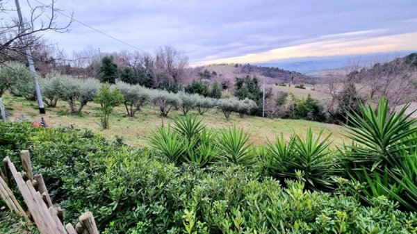 casa indipendente in vendita ad Ancona in zona Pietra La Croce
