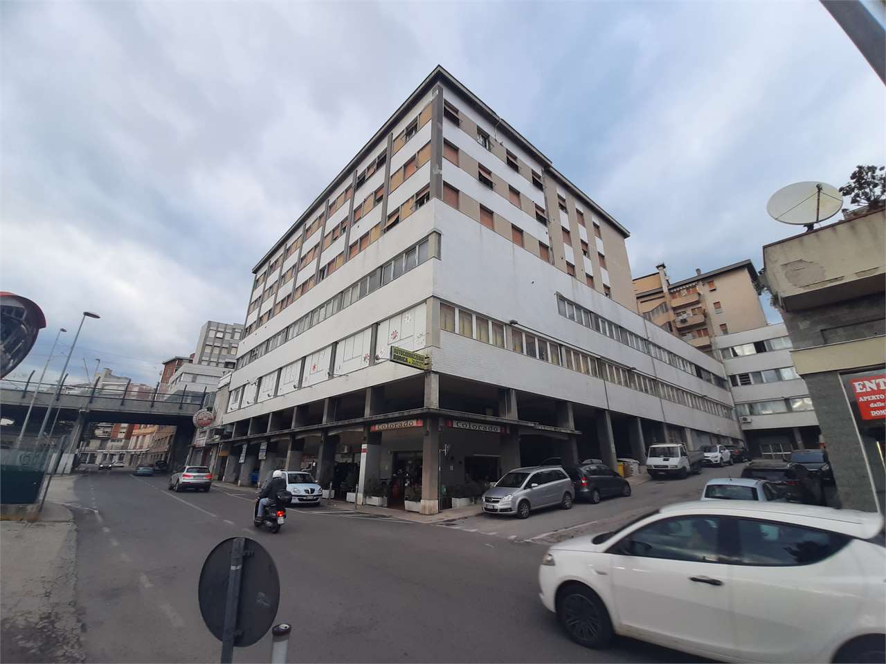 ufficio in vendita ad Ancona in zona Vallemiano