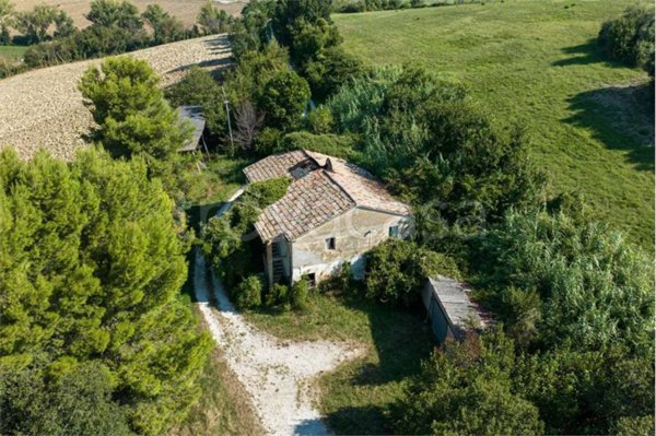 casa indipendente in vendita ad Ancona in zona Paterno
