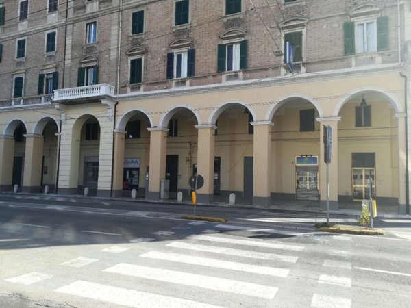 locale commerciale in vendita ad Ancona in zona Piano San Lazzaro