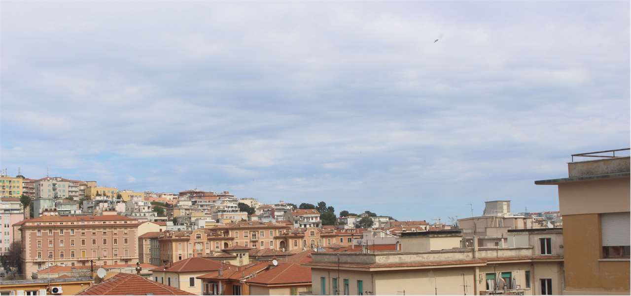 appartamento in vendita ad Ancona in zona Adriatico