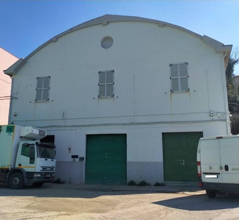 capannone in vendita ad Ancona in zona Piano San Lazzaro