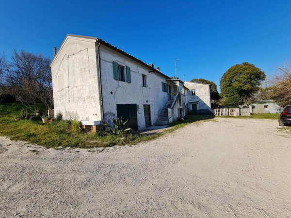 casa indipendente in vendita ad Ancona in zona Piano San Lazzaro