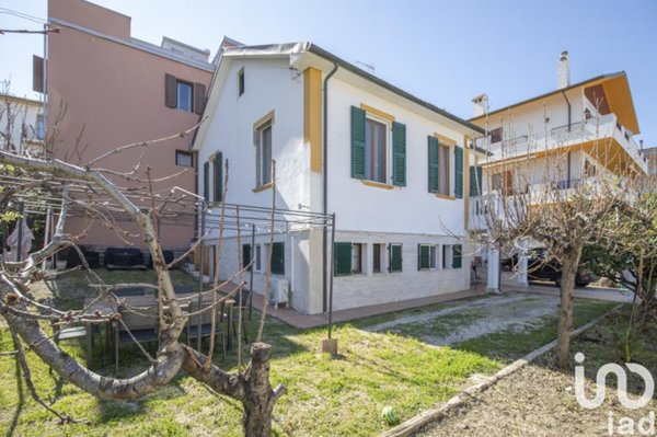 casa indipendente in vendita ad Ancona in zona Torrette