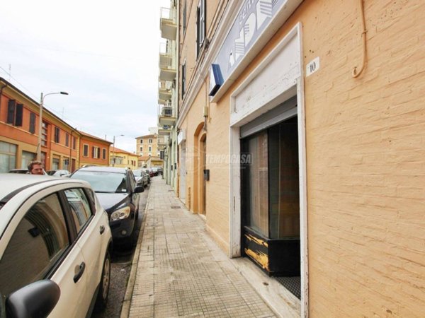 negozio in vendita ad Ancona in zona Piano San Lazzaro