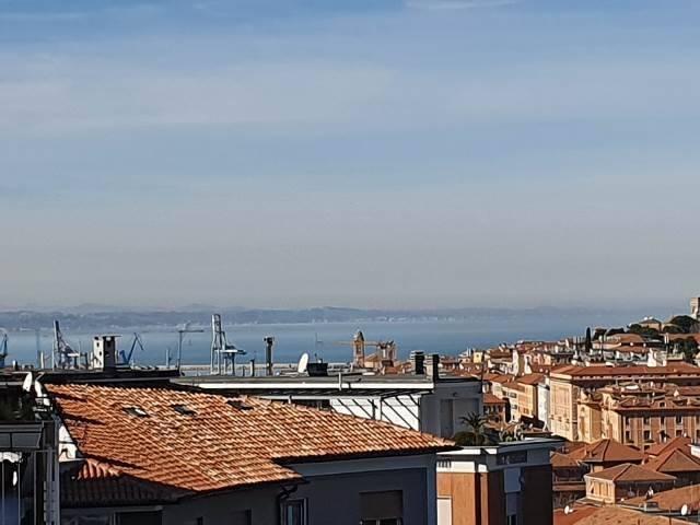 appartamento in vendita ad Ancona in zona Passetto