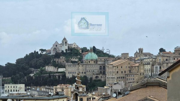 appartamento in vendita ad Ancona in zona Centro Storico
