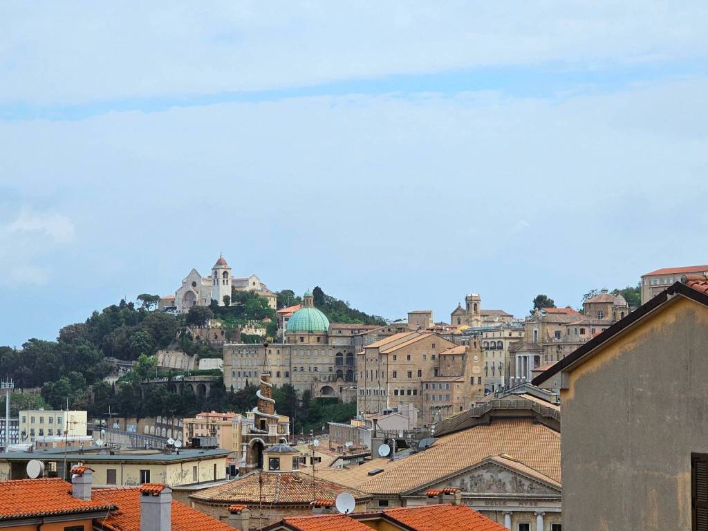 appartamento in vendita ad Ancona in zona Centro Storico