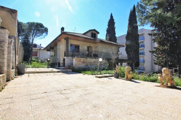 casa indipendente in vendita ad Ancona in zona Palombare