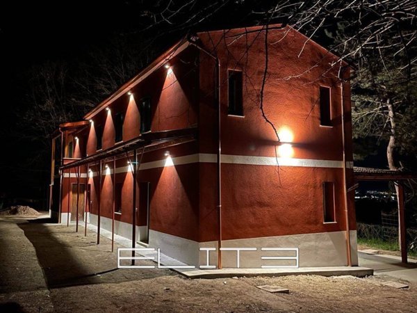 casa indipendente in vendita ad Ancona in zona Paterno