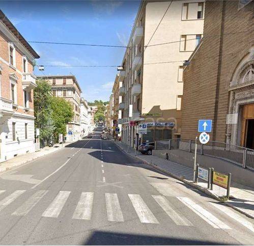 negozio in vendita ad Ancona in zona Piano San Lazzaro